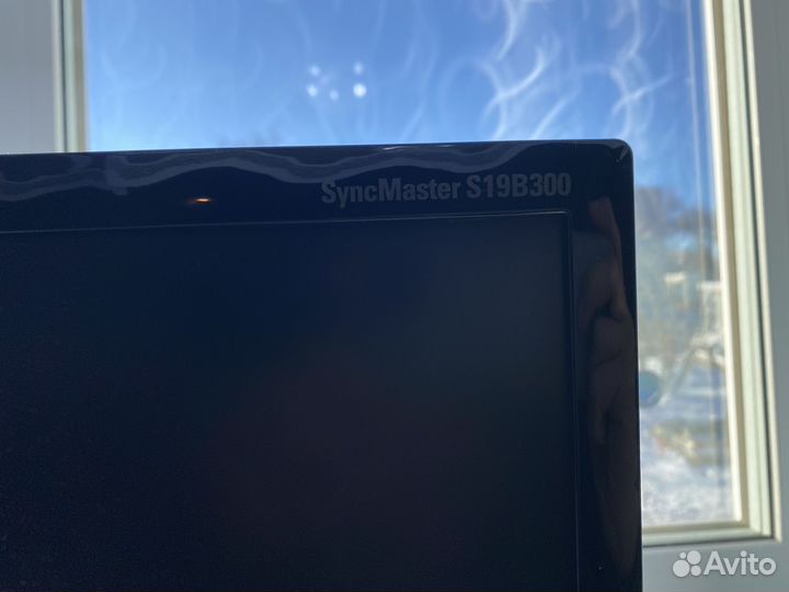 Монитор Samsung SyncMaster S19B300 18