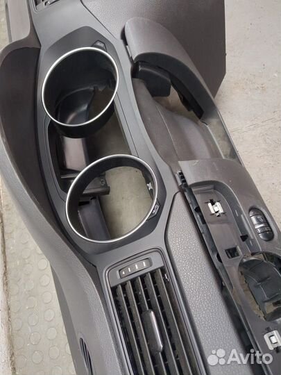 Панель передняя салона Volkswagen Jetta 6