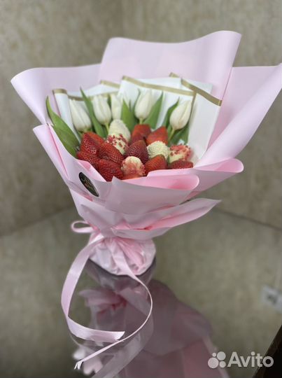 Клубника в шоколаде букеты