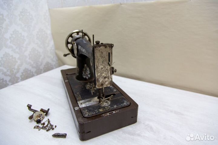 Швейная машина ретро