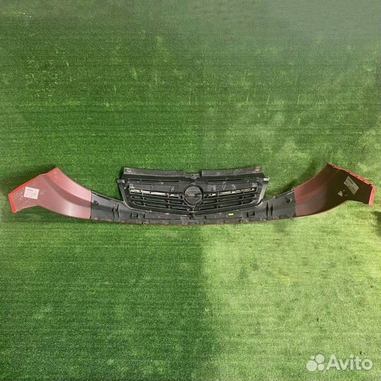 Решетка радиатора Opel Vivaro 2.0 2013