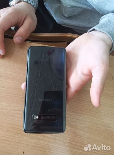 Samsung Galaxy S10+, 8/128 ГБ