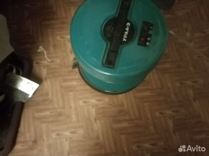 Ретро пылесос Урал 3