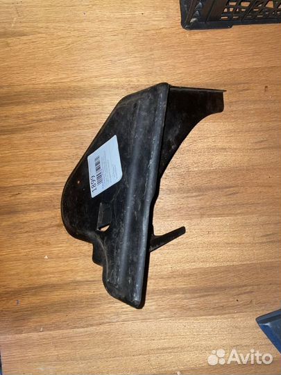 Кронштейн резонатора воздушного фильтра Peugeot