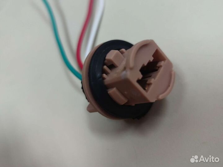 Патрон под лампу W21W T20-1 или 2 контакта