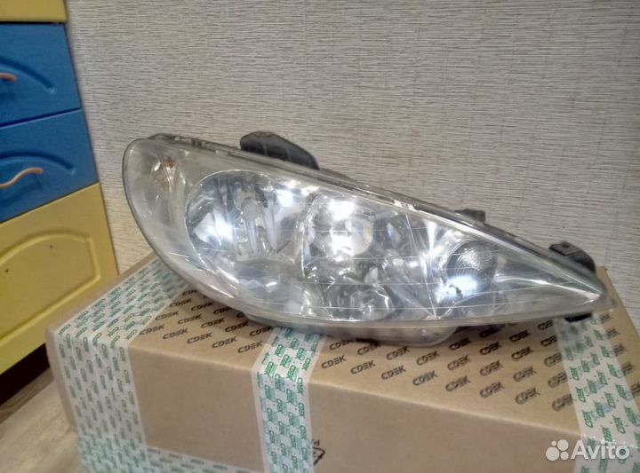 Фара передняя правая Peugeot 206