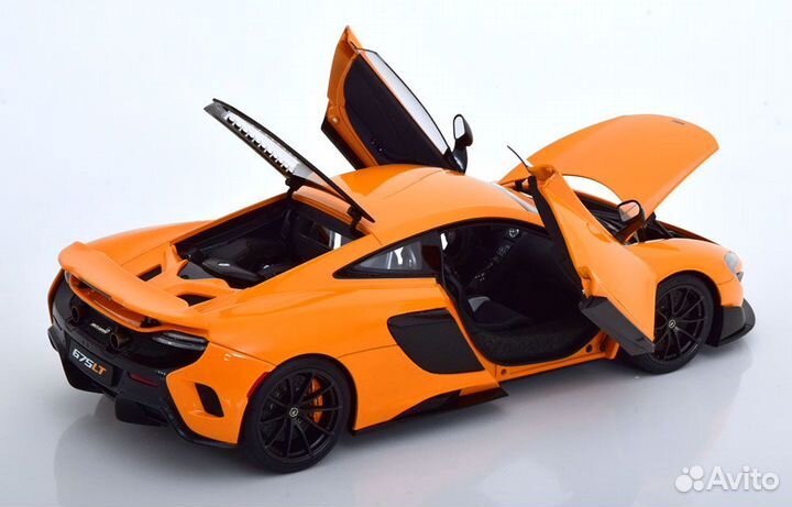 1/18 2016 McLaren 675 LT AutoArt оранжевый