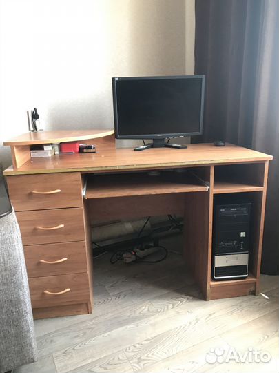 Продам компьютерный стол компьютерный