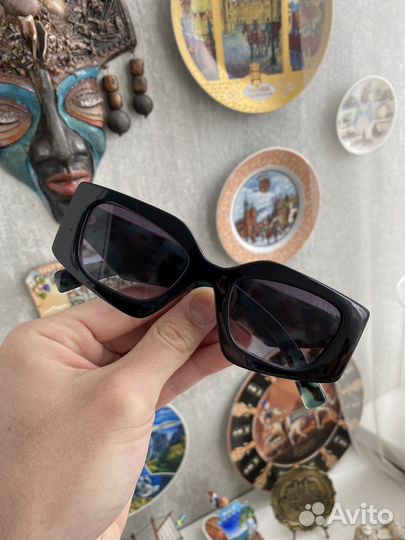 Солнцезащитные очки prada