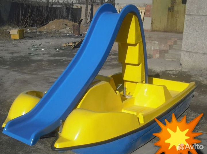 Лодка, водный велосипед (катамаран)