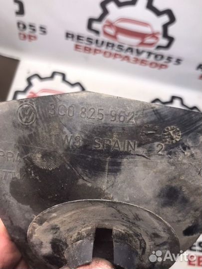 Заглушка кузова правая Vw Passat B6 2.0 tfsi BWA