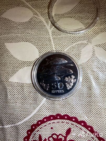 Рыбы. Серебро 50 рупий 1978 года