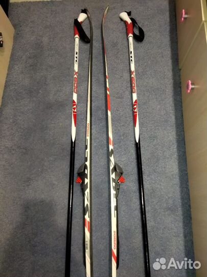 Лыжи, палки и ботинки