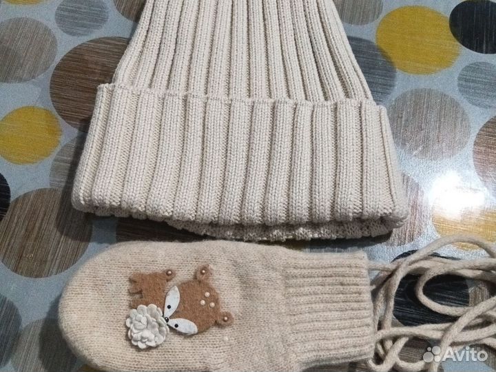 Варежки и шапка