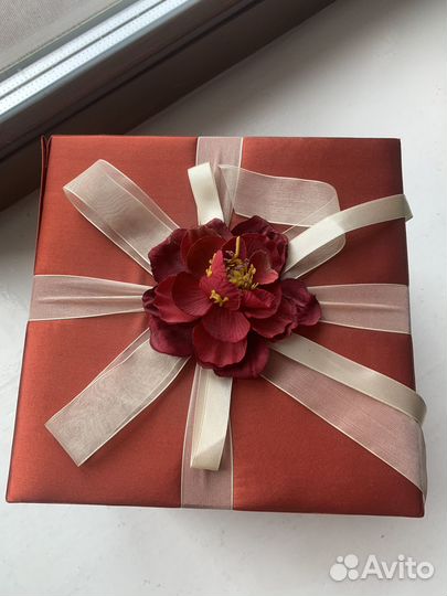 Подарочная коробка, упаковка