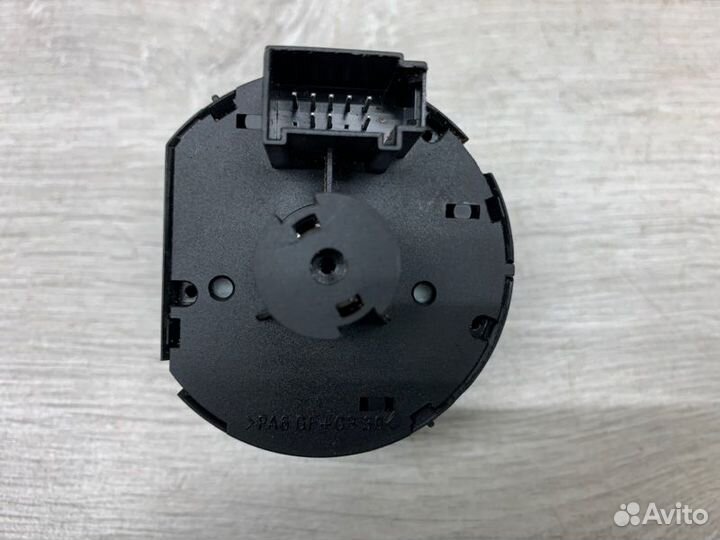 Блок включения фар Volkswagen Golf хэтчбек cayb