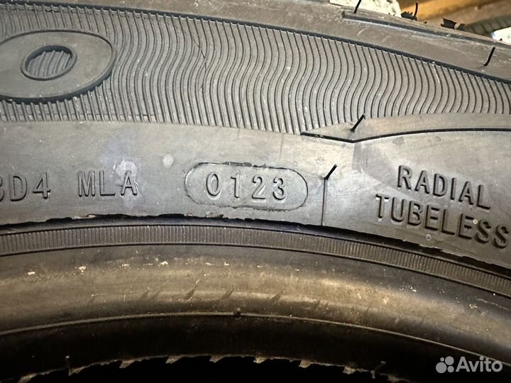 Massimo Roccia AT 215/75 R15
