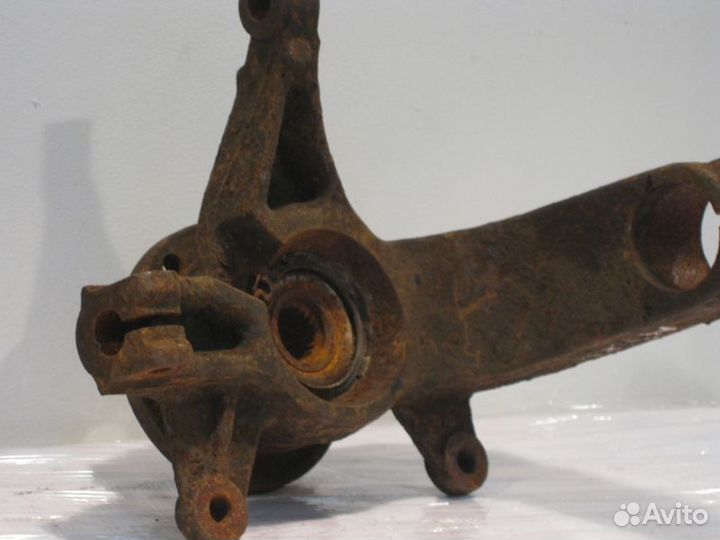 Кулак поворотный левый рено меган сценик 2