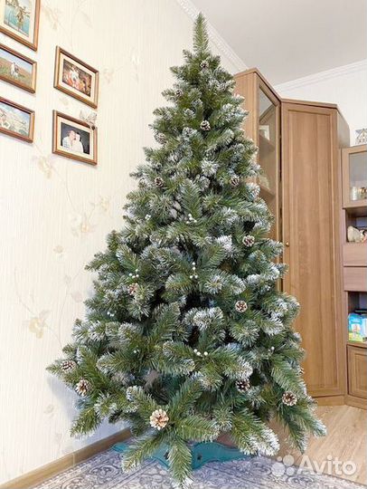 Елка искусственная с шишками, ягодами 180+гирлянда