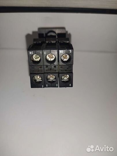 Кнопка Klockner Moeller с контактным блоком