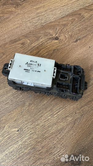 Блок предохранителей Mitsubishi Lancer 7