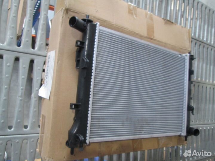 Радиатор охлаждение Hyundai Solaris (RB) 10-17