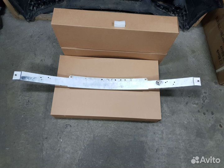 Усилитель бампера Мерседес W 204 GLK W 212 E207