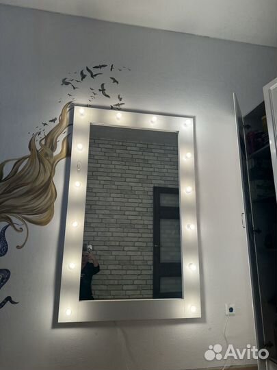 Большое гримерное зеркало с лампочками