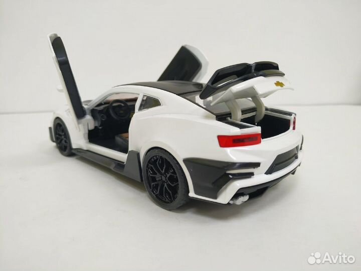 Машинка металлическая Chevrolet свет/звук 19 см