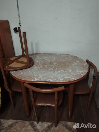 Кухонный стол