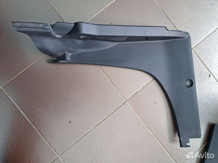 Накладка внутренняя за задним сиденьями Nissan