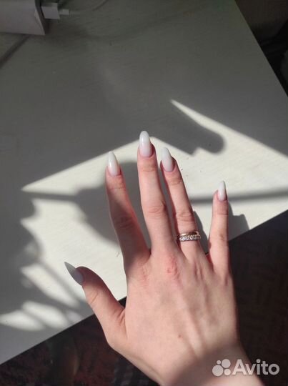 Модель на маникюр