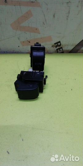 Кнопки стеклоподъемника Toyota Avensis II 2 T250