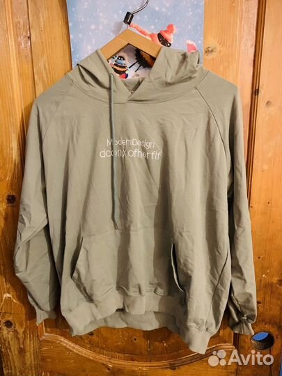 Отдам за благодарность женские вещи