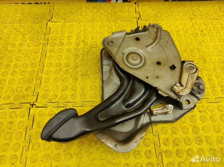 Педаль стояночного тормоза Chevrolet tahoe 400