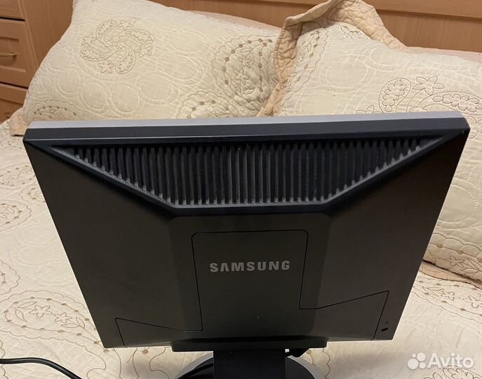 Монитор Samsung syncmaster 540n