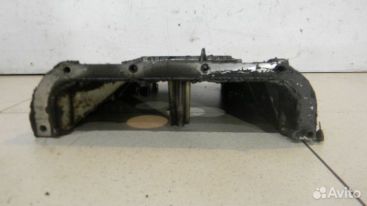 Крышка двигателя передняя