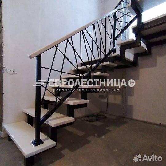 Лестница на металлическом каркасе