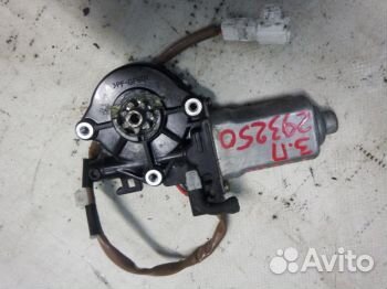 Моторчик заднего правого стеклоподъемника