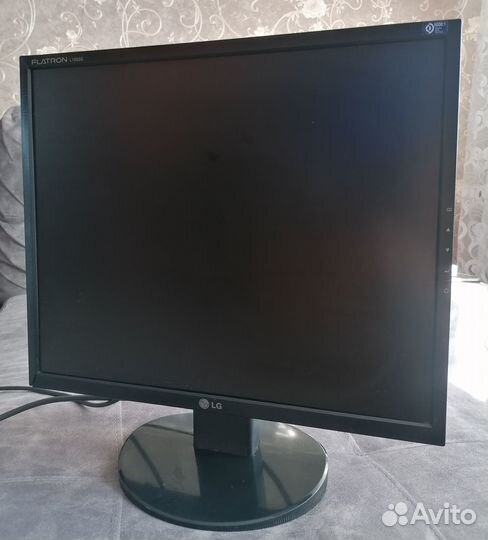 Монитор LG L1953S