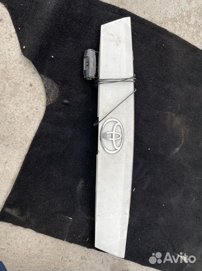 Toyota caldina 241 накладка крышки багажника