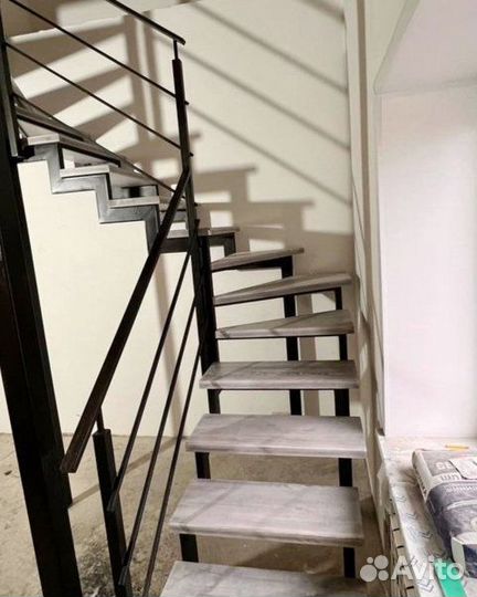 Металлический каркас лестницы. Лестница под ключ