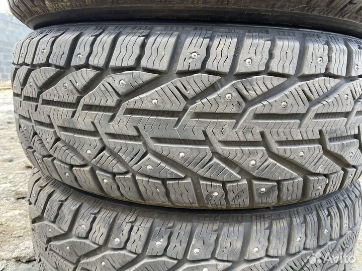 Tigar Ice 215/55 R17 98T