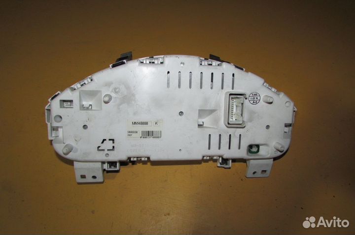 Панель приборов Mitsubishi Colt 6