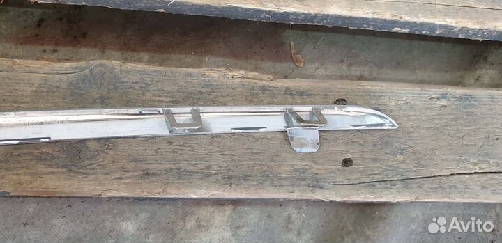 Молдинг решетки радиатора Mercedes C (W205) 14-18