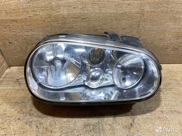 Фара передняя правая Volkswagen Golf 4 142051