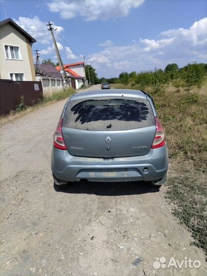 В разборе Renault Sandero 2012г 1.4