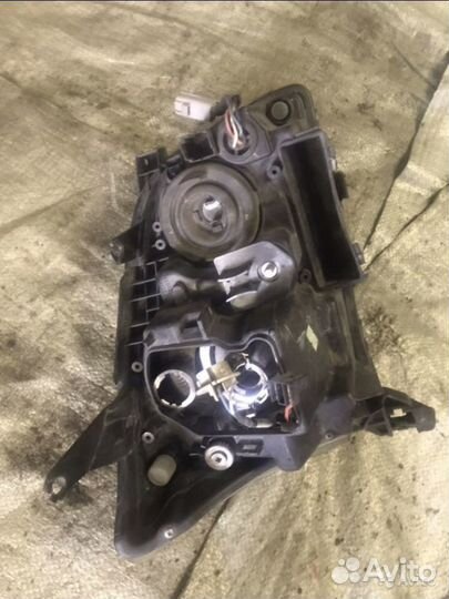 Фара левая хром toyota avensis T25 галоген