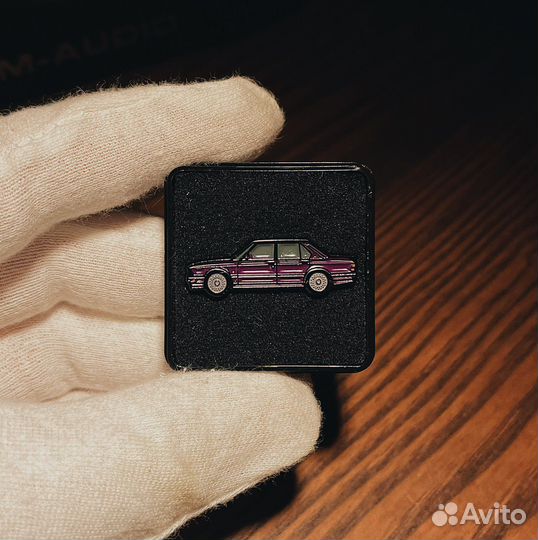 BMW E28 M5 значок pin