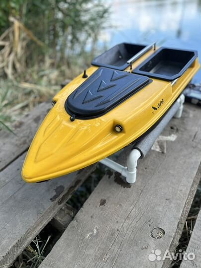 Прикормочный кораблик с gps